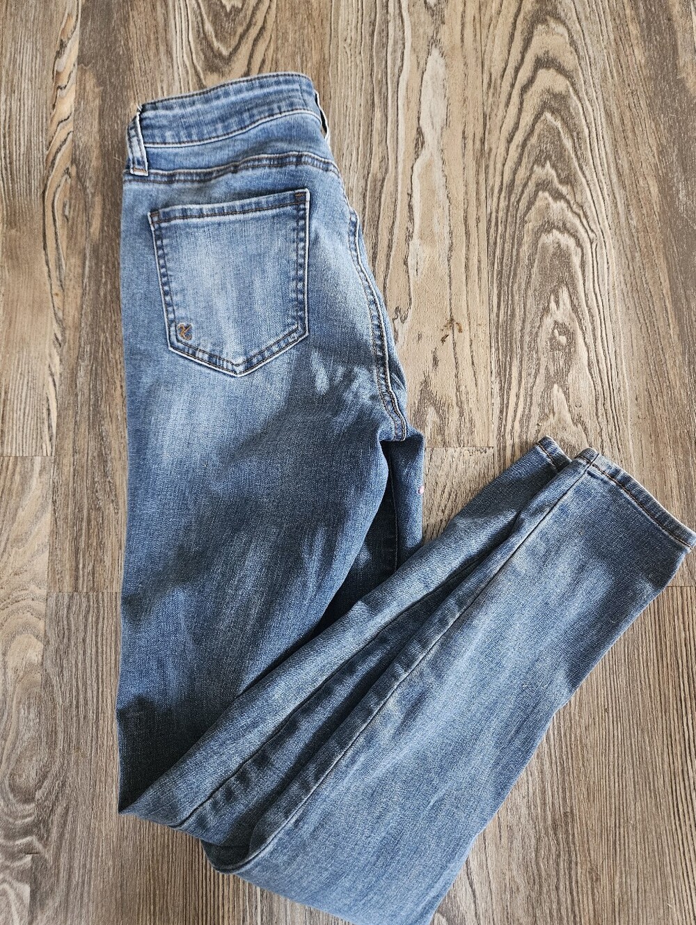 Women’s Skinny Jeans in Medium Blue Wash